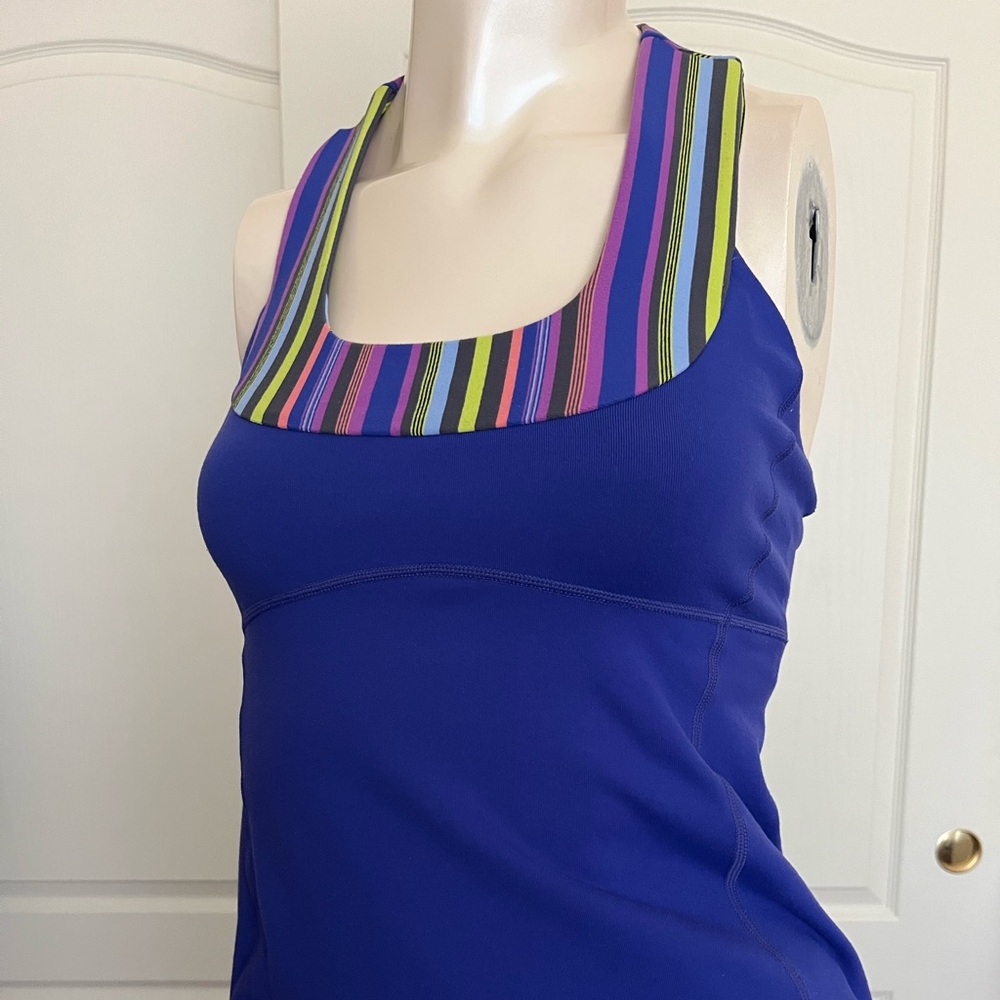 Lululemon tanktop. Beautiful colors. Great condition. Used like new. Size 6.
